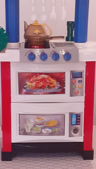Cocina de juguete con accesorios