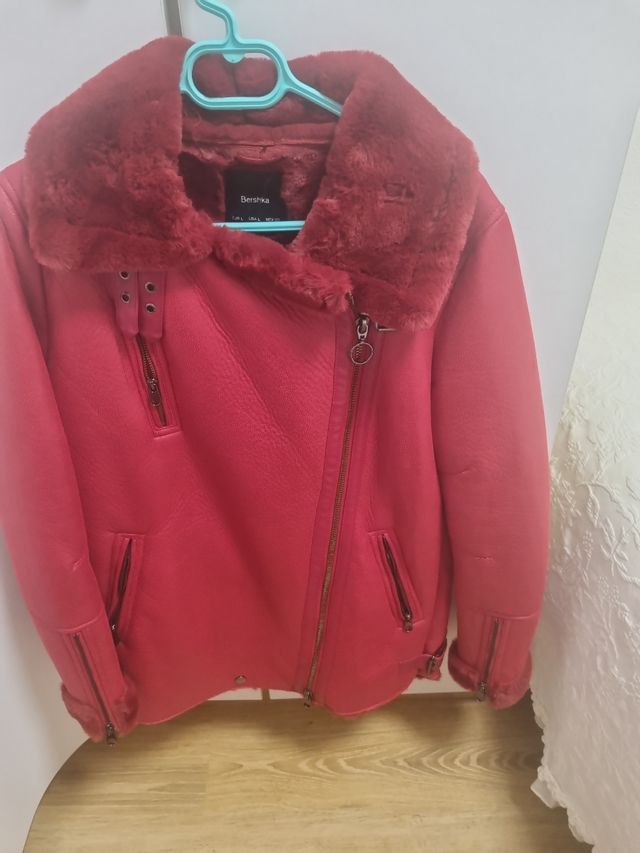 Chaqueta Bershka Roja Talla L