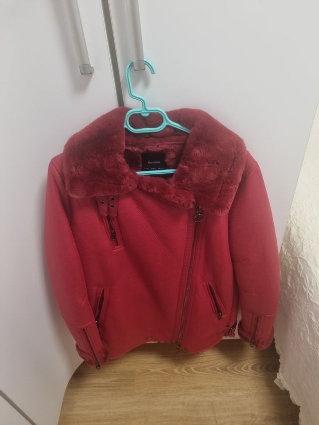 Chaqueta Bershka Roja Talla L