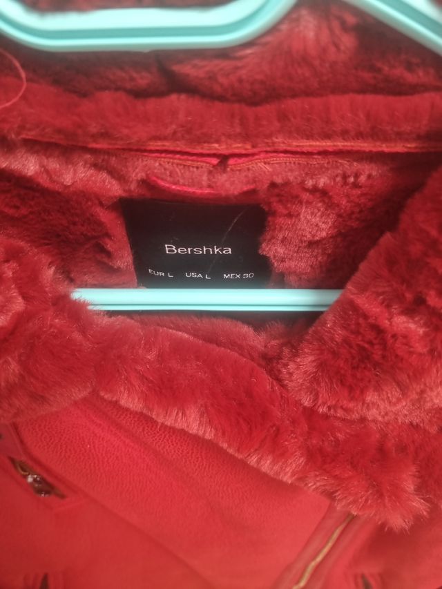 Chaqueta Bershka Roja Talla L