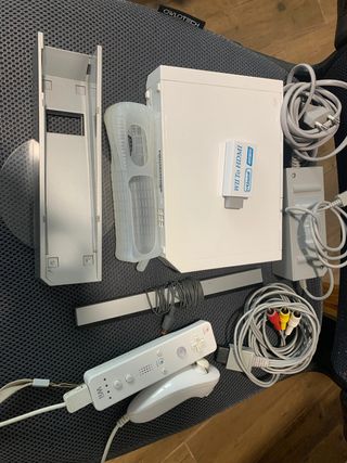 Nintendo Wii Blanca + Mando +Juego y accesorios 