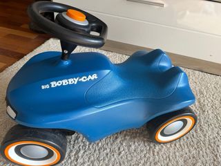Coche correpasillos azul para bebés