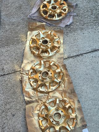 Llantas aluminio doradas Seat clasico
