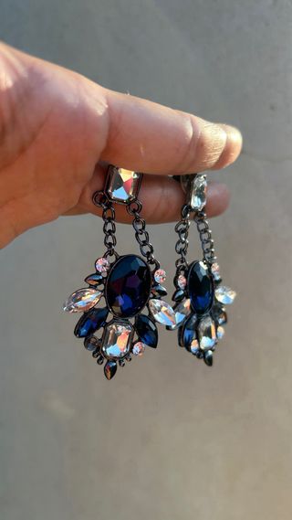 Orecchini pendenti eleganti con pietre blu