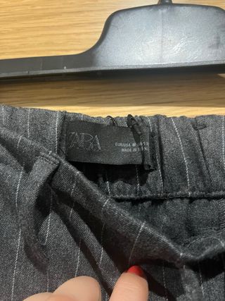 Pantalón de traje Zara gris con rayas