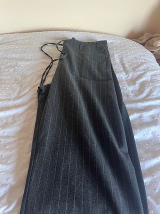 Pantalón de traje Zara gris con rayas