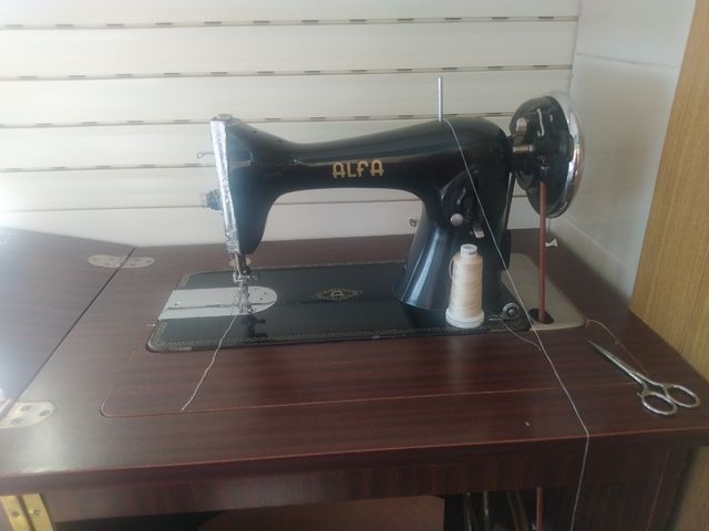 Máquina de coser Alfa clásica