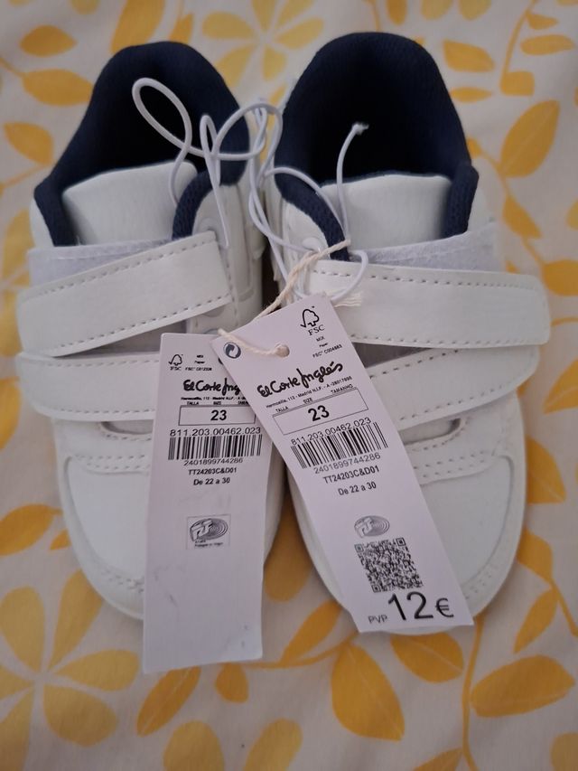 Zapatos blancos para bebé