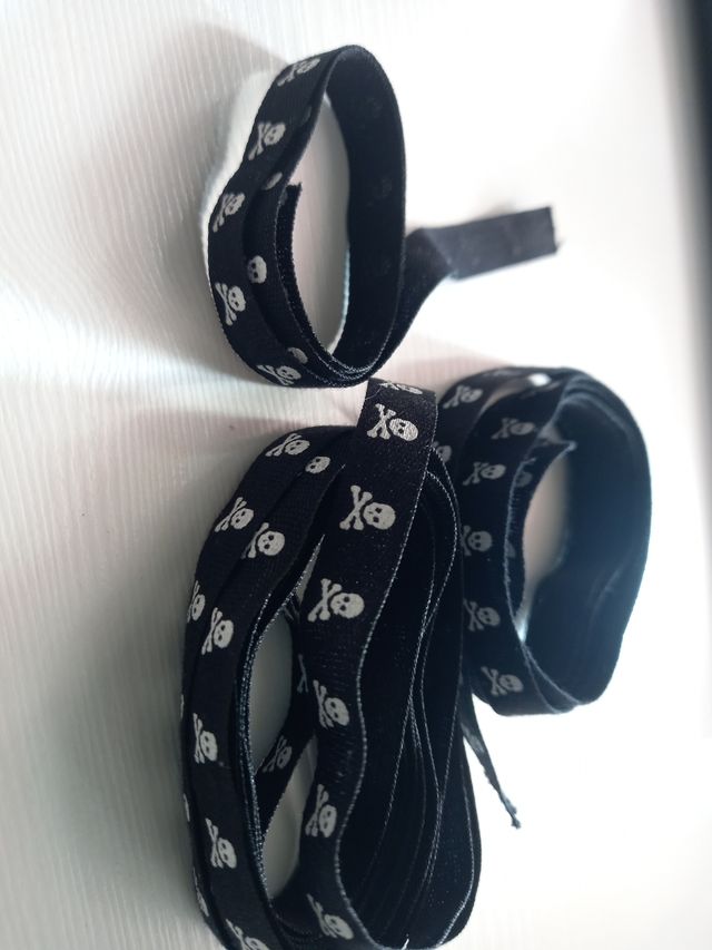 Cinta con calaveras