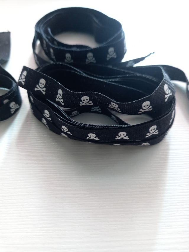 Cinta con calaveras