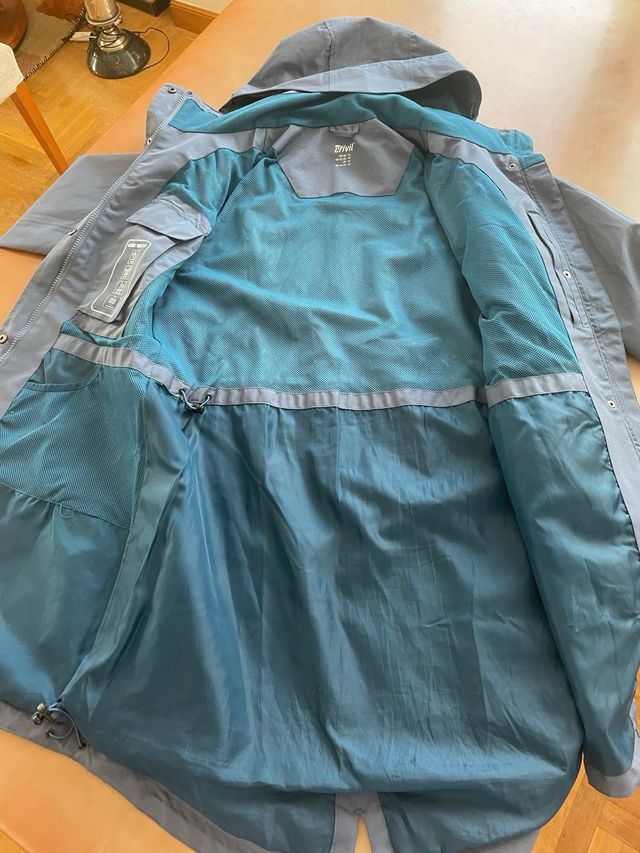 Chubasquero deportivo azul