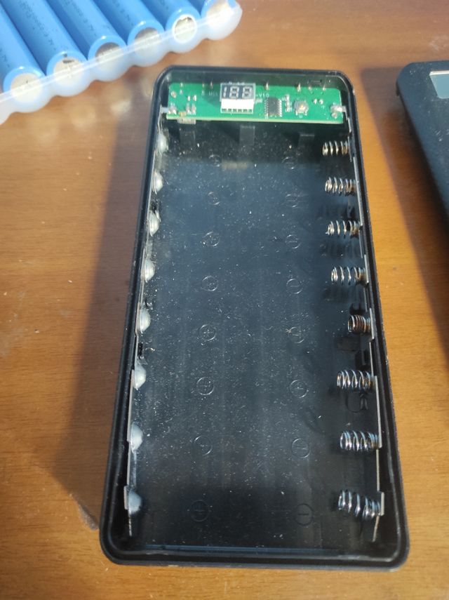 6 Batterie 18650 con Custodia con ricarica batteri