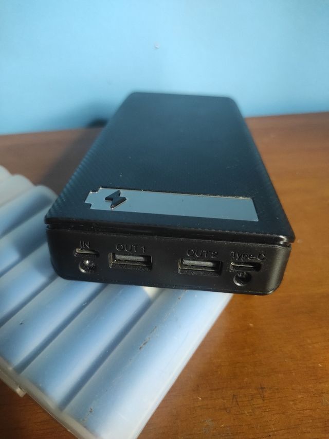 6 Batterie 18650 con Custodia con ricarica batteri