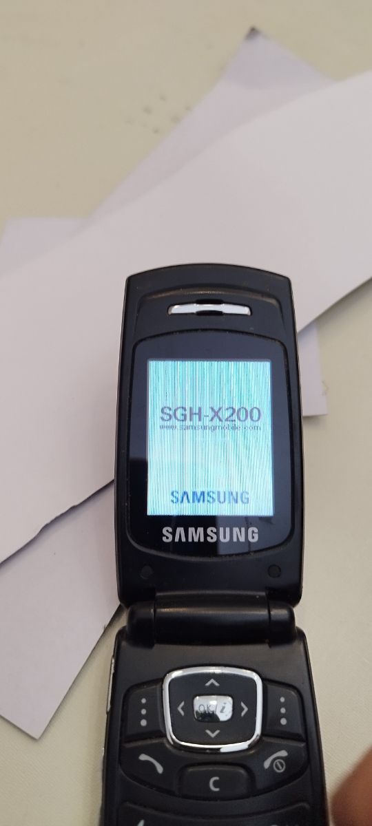 8 cellulari Samsung e panasonic