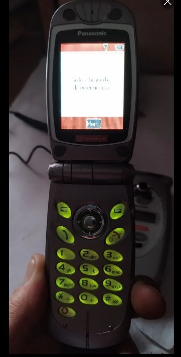 8 cellulari Samsung e panasonic