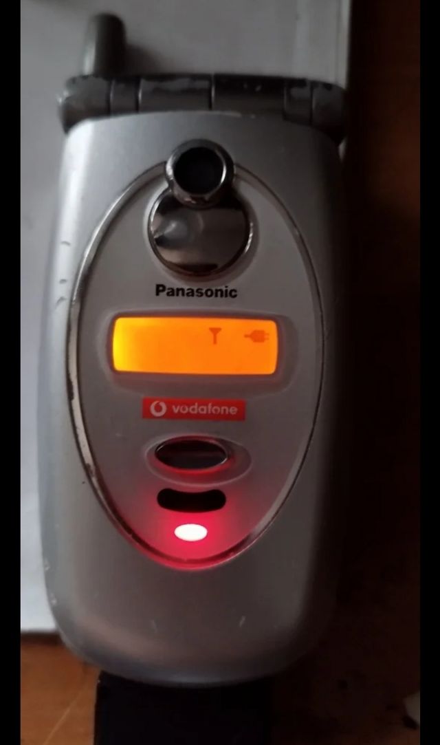 8 cellulari Samsung e panasonic