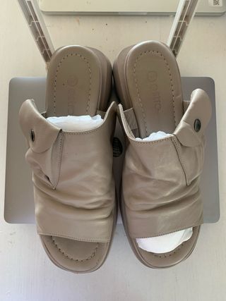 Sandalias de Piel Beige