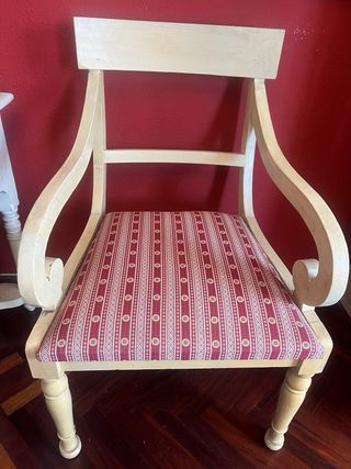 Sillón tapizado beige y rojo