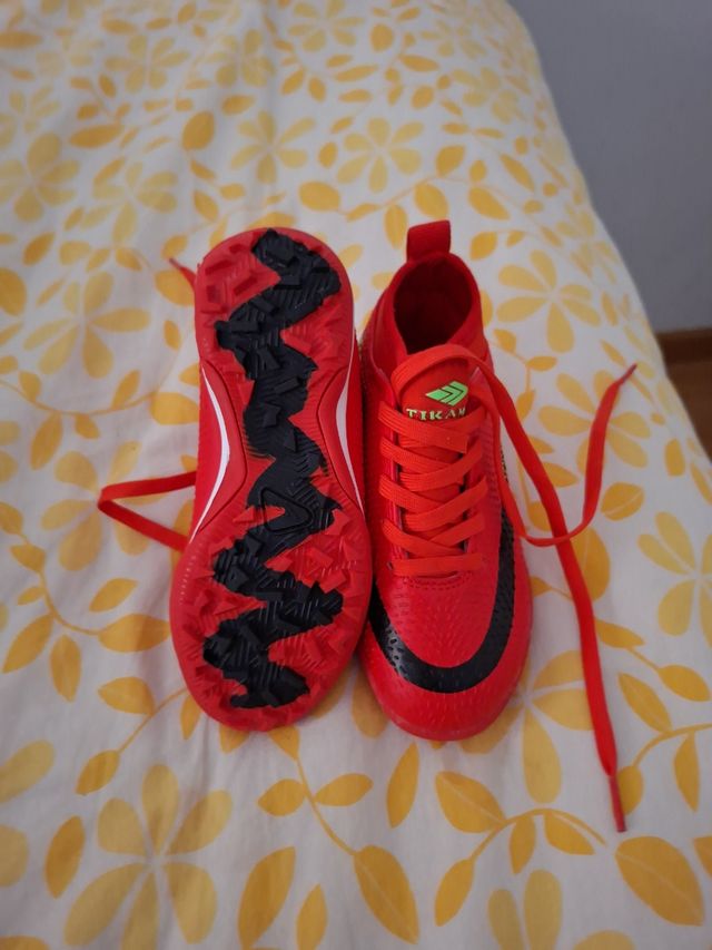 Zapatillas rojas para niño