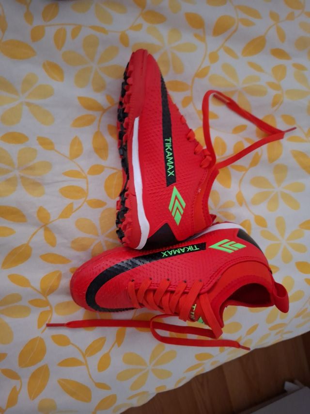 Zapatillas rojas para niño