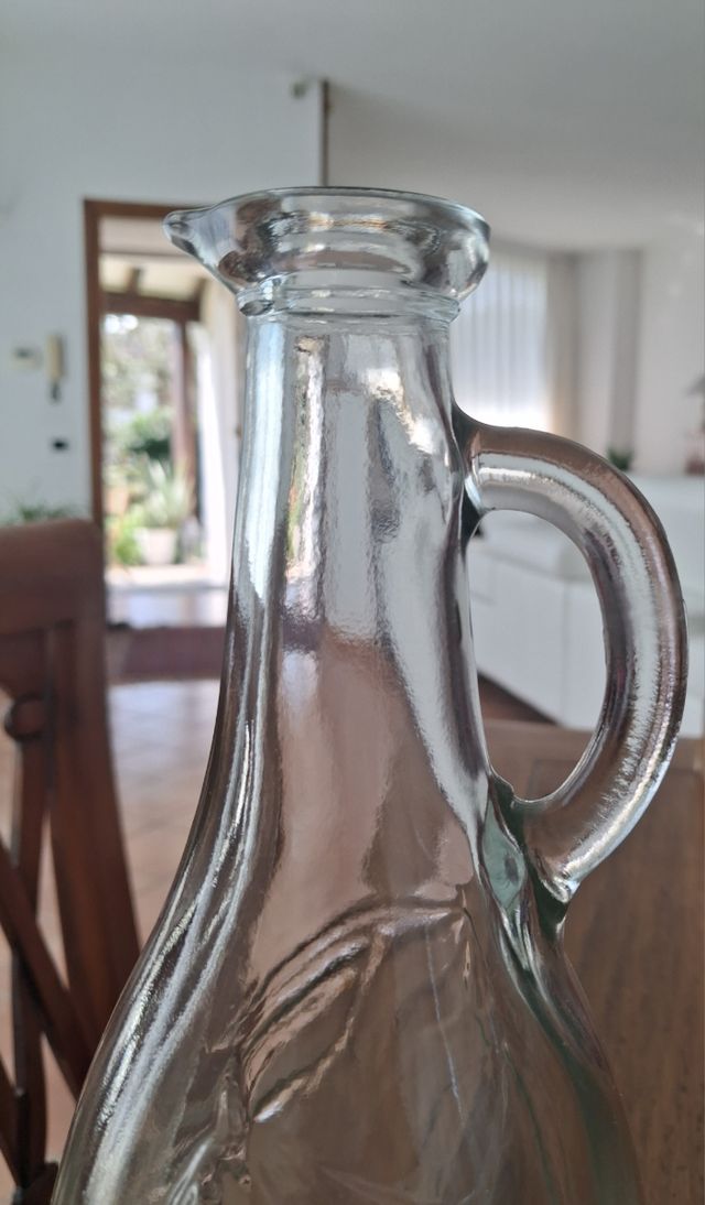Caraffa in vetro antica con manico