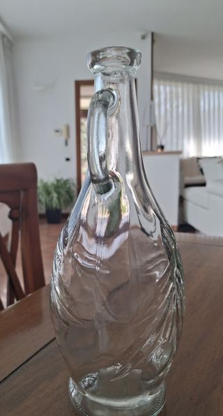 Caraffa in vetro antica con manico