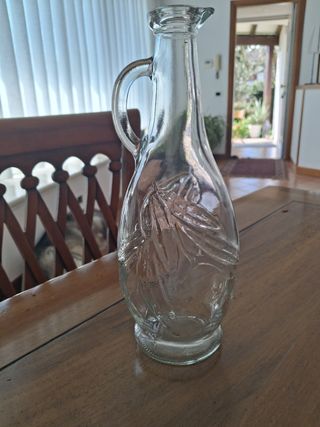 Caraffa in vetro antica con manico