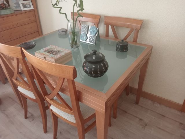 Mesa de comedor extensible con 4 sillas