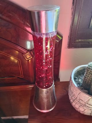 Lámpara de lava roja y plateada