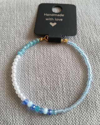 Pulsera hecha a mano