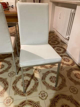Sedie bianche in ecopelle