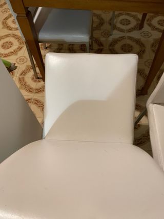 Sedie bianche in ecopelle