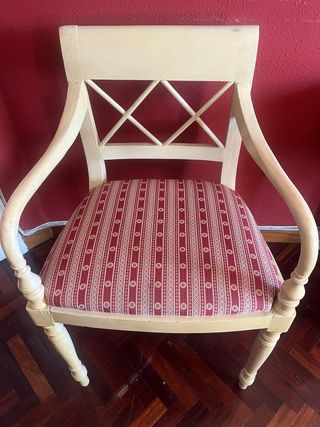 Sillón de madera beige