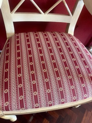 Sillón de madera beige