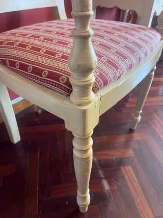 Sillón de madera beige