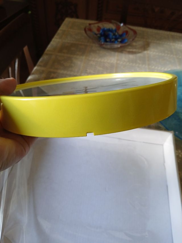 Orologio da parete giallo algida