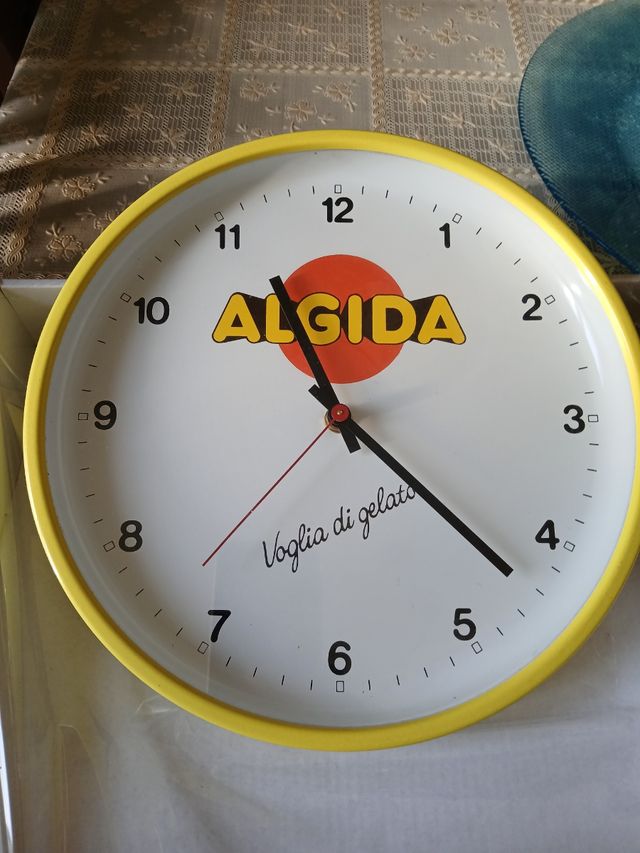 Orologio da parete giallo algida