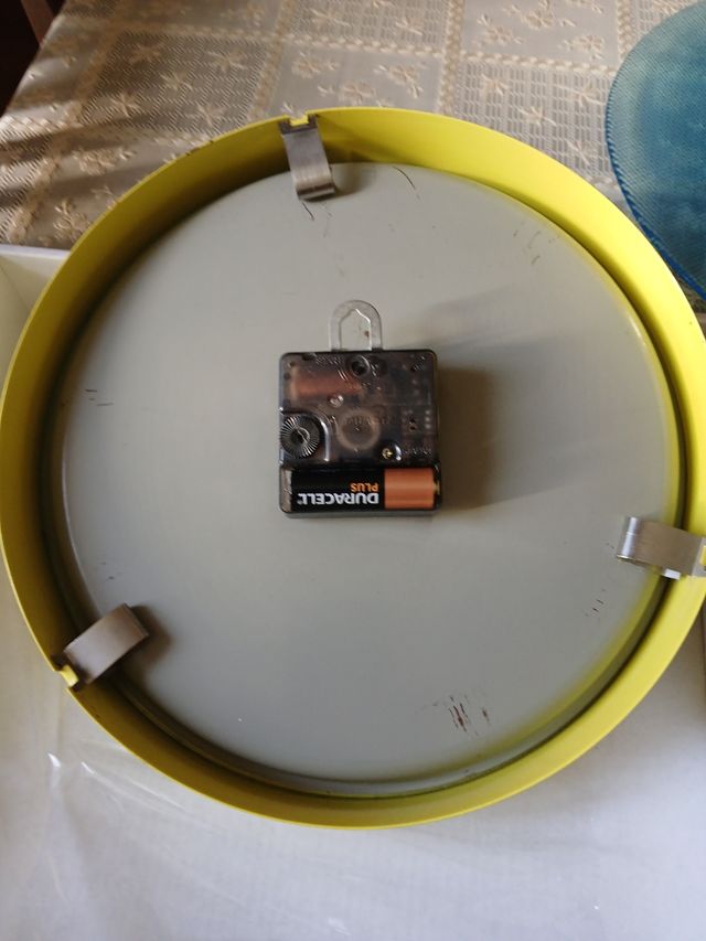 Orologio da parete giallo algida