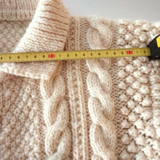 Chaqueta de lana artesanal beige