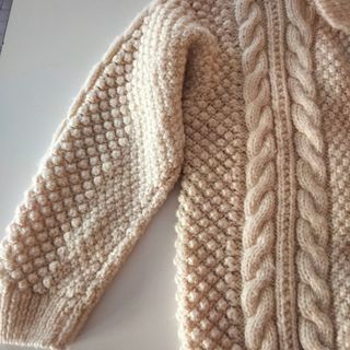 Chaqueta de lana artesanal beige
