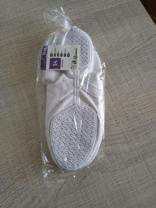 Zapatillas Gimnasia Artística Decathlon Unisex.
