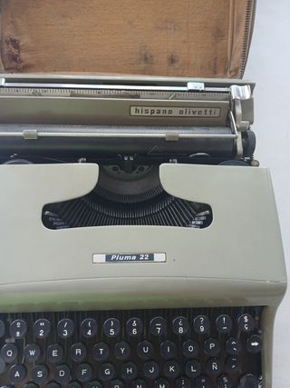 Máquina de escribir Hispano-Olivetti Pluma 22