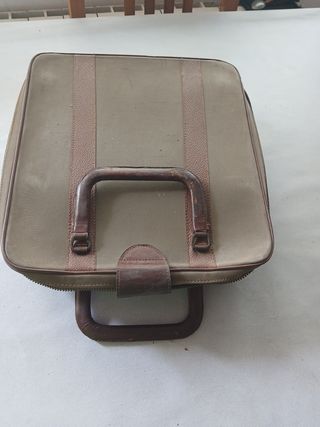 Máquina de escribir Hispano-Olivetti Pluma 22