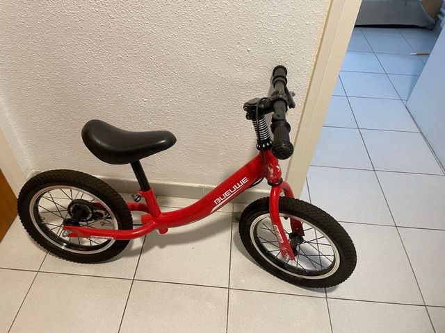 Bici sin pedales roja como nueva