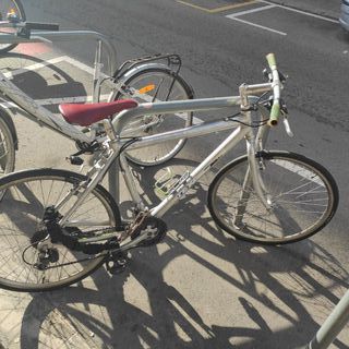 Bicicleta de ciudad con candado grande