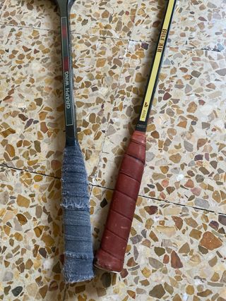 Dos raquetas de squash antiguas