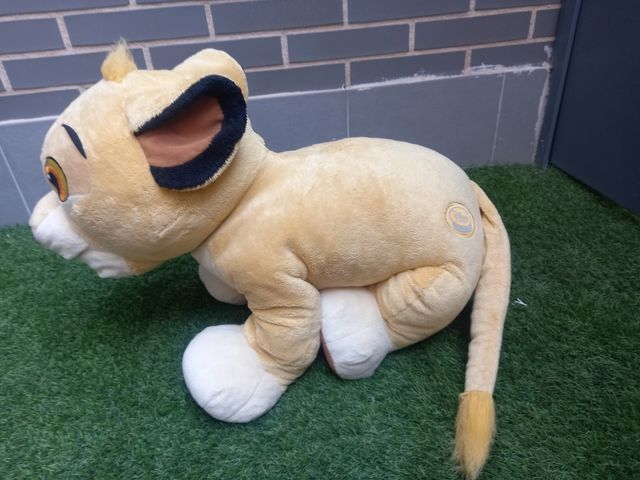 Peluche de gran tamaño de Disney Store. Simba