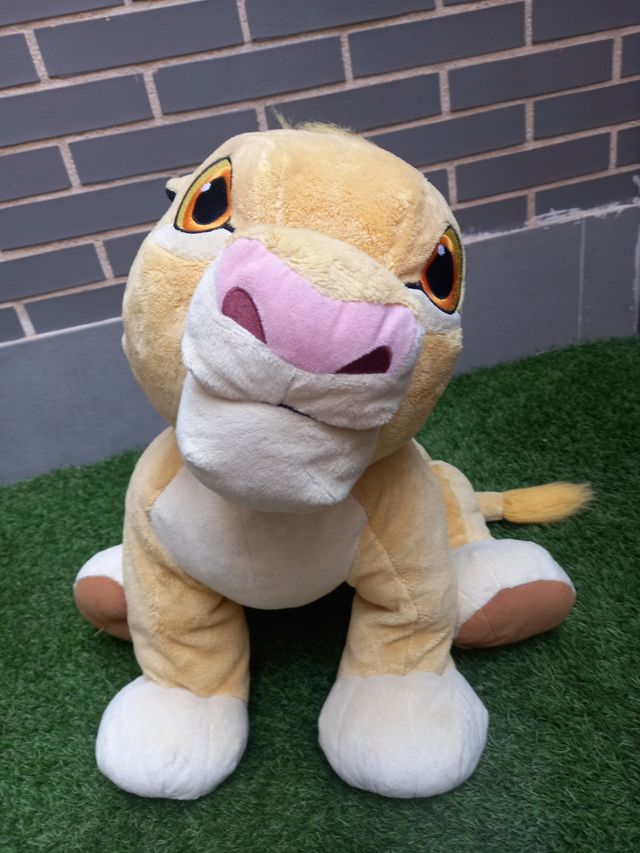 Peluche de gran tamaño de Disney Store. Simba