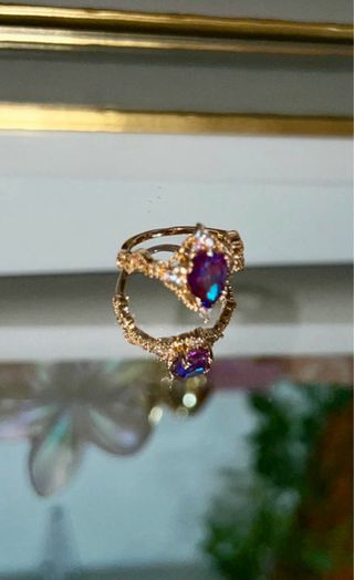 Anillo Oro con Gema Morada y Brillantes
