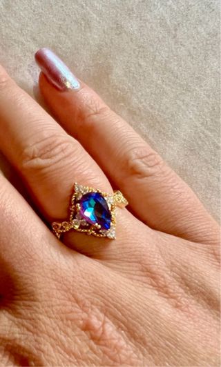 Anillo Oro con Gema Morada y Brillantes